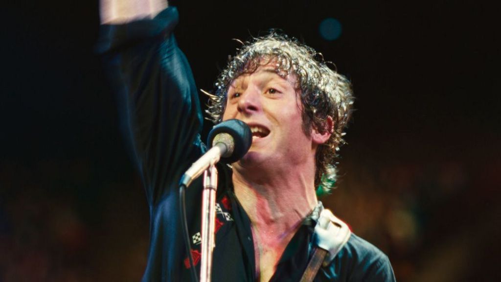 Jeremy Allen White sings as Springsteen in film trailer