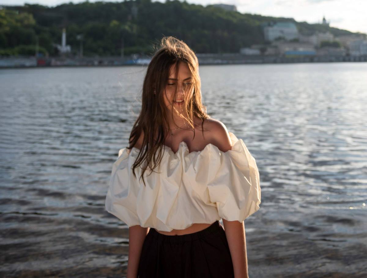 TAYNA falls in love with summer with a new song: deeply, easily, truly