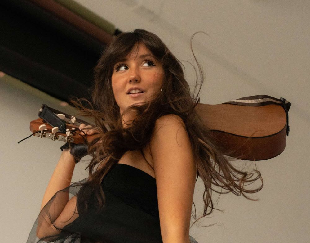 VICTORIA NIRO Unveils Bilingual Single “In the Dark” and Sets Her Sights on Europe